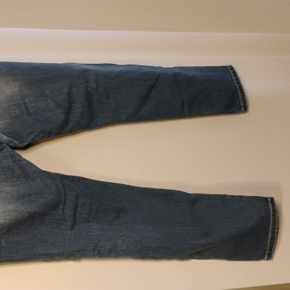 Judy Blue Distressed Jeans - Picture 5 of 10
